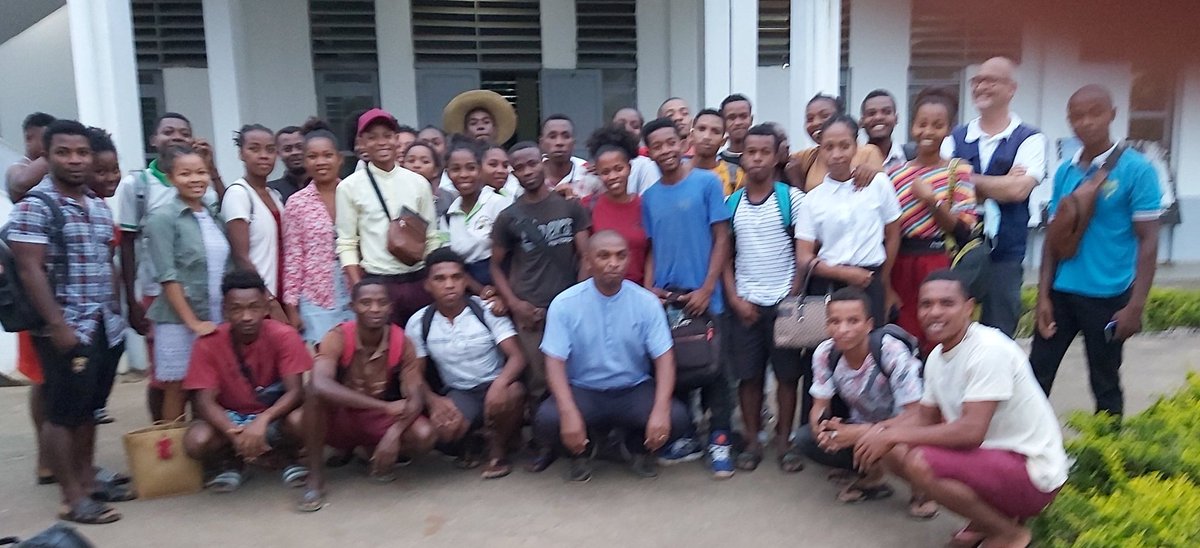 bussiere_brice's tweet photo. "Thanks to @UNPeacebuilding project with @UNFPAMadagascar @OITinfo and @UNICEFMada we are now heard and listened in our communities  and we can more meaningfully contribute to conflict prevention !" said the #youth of #Antalaha 🇲🇬 🕊

@GC_Youth4Peace 
@IssaSanogoUN
@bjw_williams https://t.co/ddZfxKFXKK