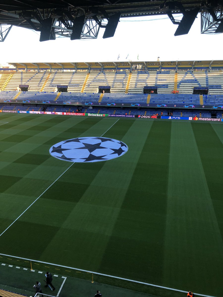 pguillou42's tweet photo. Dans 2 heures le match #VILMAN sur @beinsports_FR avec #JCSABATTIER et @Vincent_Pochulu #Champions #Uefa https://t.co/3VM3ld2uZC