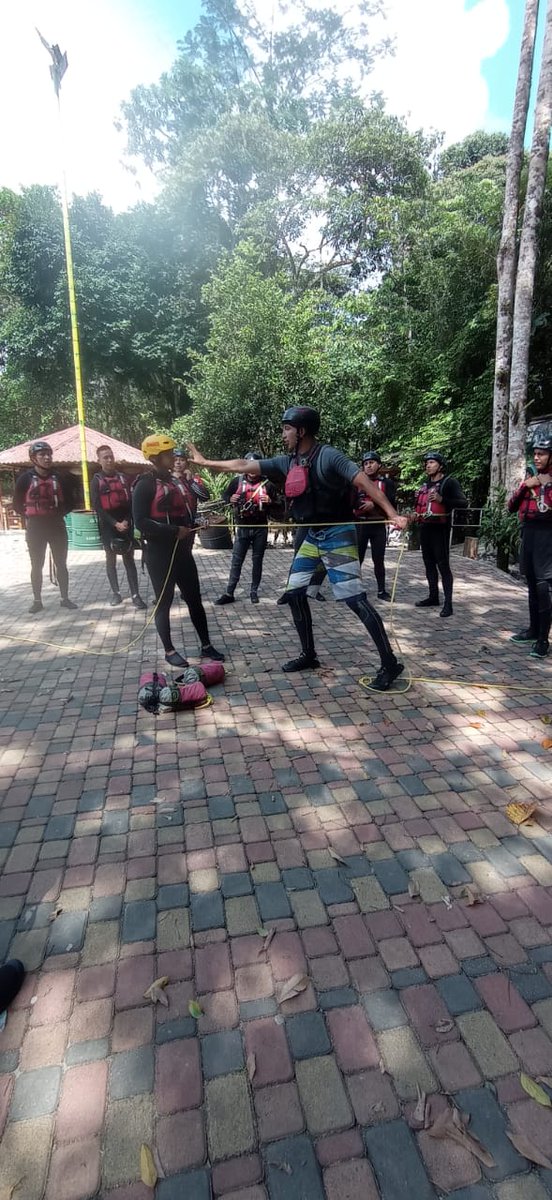 Carrillodar's tweet photo. Bomberos Baños de Agua Santa en el Curso de Rescate en Aguas Rápidas dictadas a @bomberosriobamba @bomberoslagoagrio @BomberosPaute @BomberosTaisha https://t.co/0JaNgxO10j