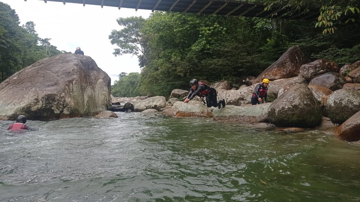 Carrillodar's tweet photo. Bomberos Baños de Agua Santa en el Curso de Rescate en Aguas Rápidas dictadas a @bomberosriobamba @bomberoslagoagrio @BomberosPaute @BomberosTaisha https://t.co/0JaNgxO10j