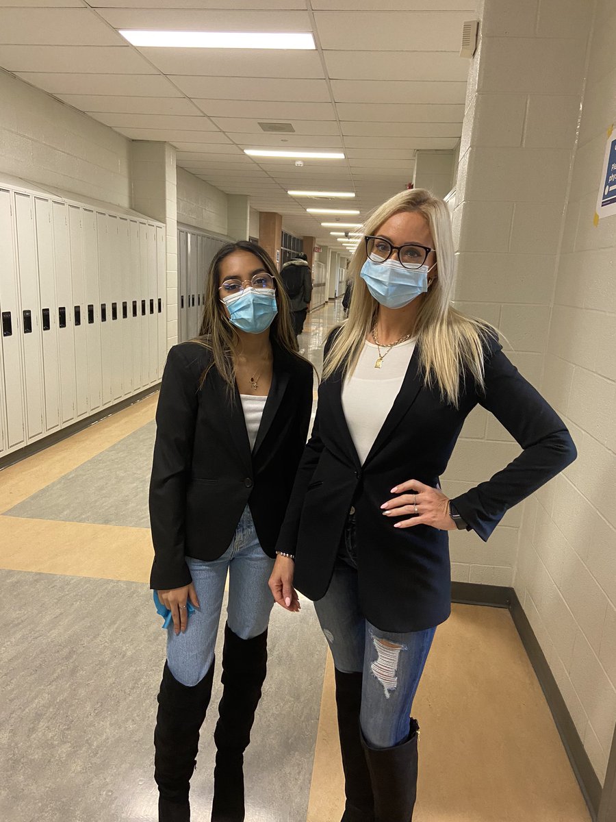 Ms_Bartello's tweet photo. Flattered to be twinning with HB students! 😂 #teachers #globalsteachers @HMBSSBlizzards @hb_sac https://t.co/MTxspq7WIw