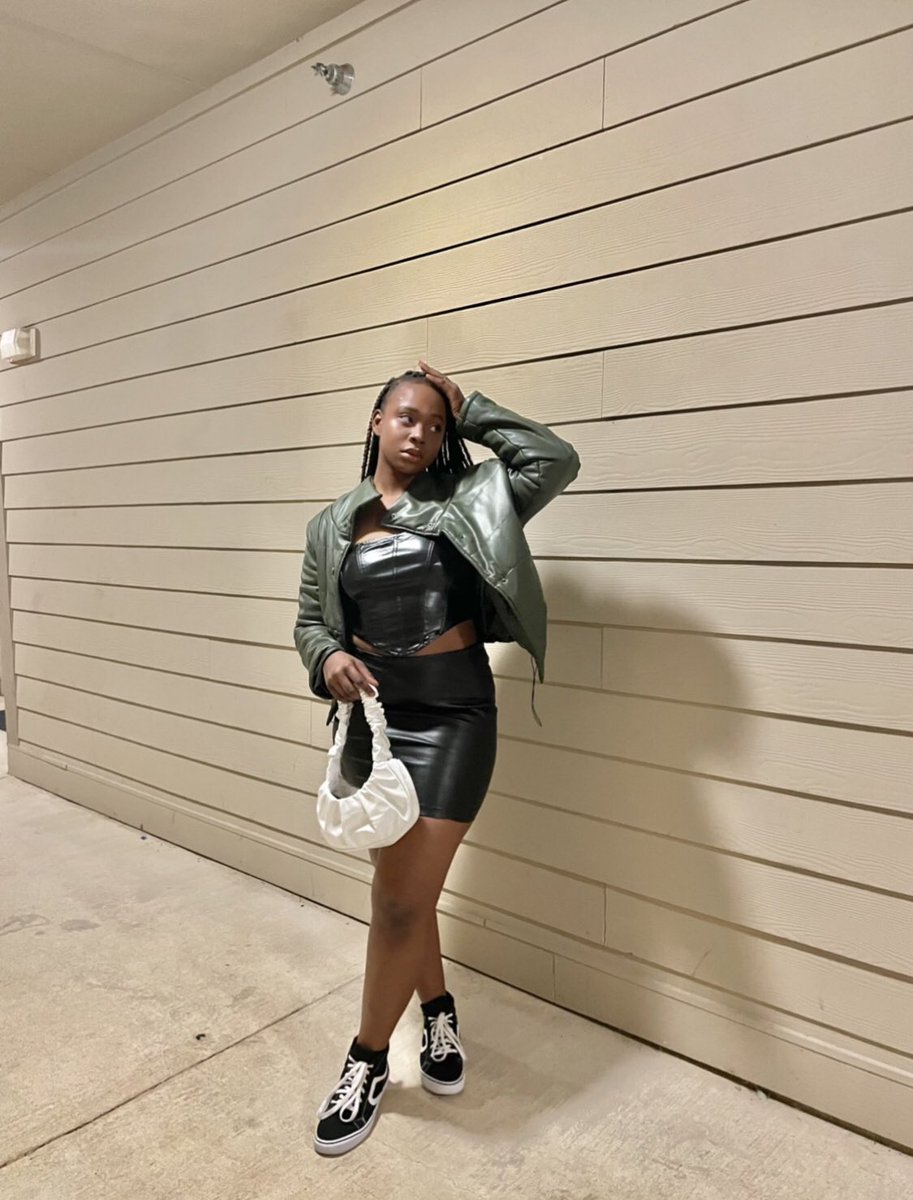 Cokes1020's tweet photo. Double trouble🖤🖤 https://t.co/kUSeVQhHTw