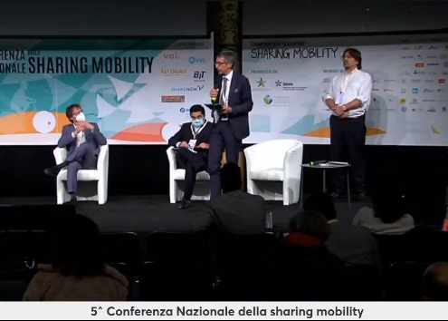 SharingMob's tweet image. 👉 #Mobilità e servizio significa attivare dei comportamenti che trasformano l’attitudine individuale a operare come singoli individualisti all’interno invece di un ecosistema più ampio. ✅
@ric_capecchi, @mims_gov
#lesscars #sharingmobility2021
