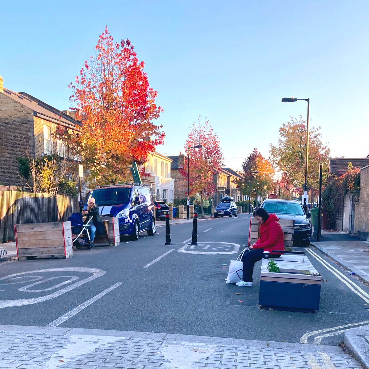 EdstnStreets's tweet photo. The trees on #ElsieRoad are beautiful this time of year 🍂 

#StreetTrees #AccessibleStreets #PlacesToStopAndRest https://t.co/nZmEpLSe5R