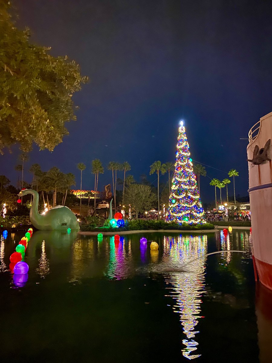 EpsteinJeffrey's tweet image. I love the holidays at #DisneyWorld.
That’s all. That’s the tweet.