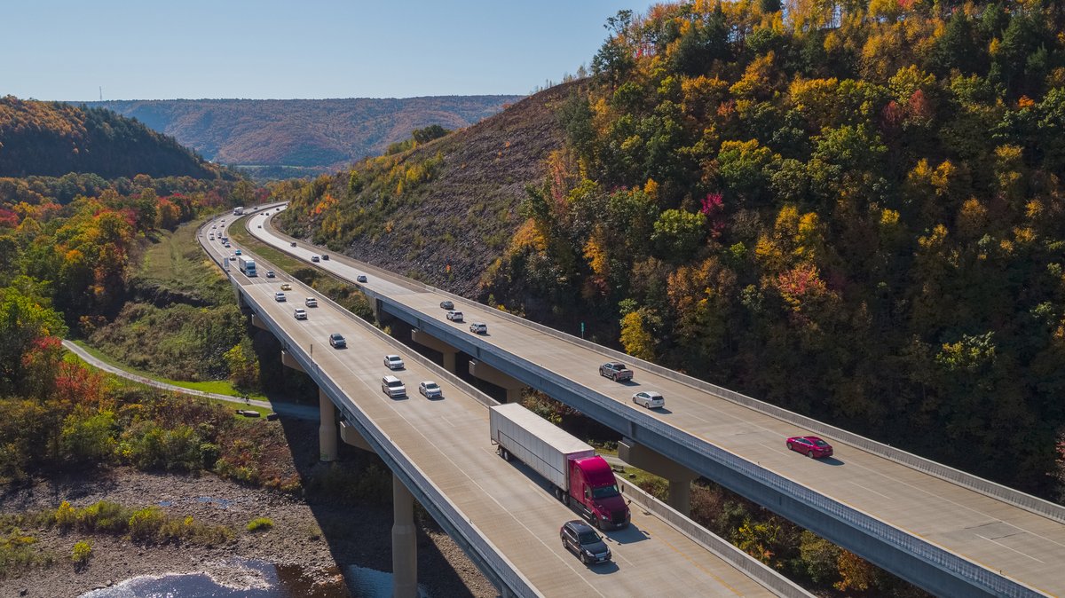 KemperInsurance's tweet photo. Thanksgiving is traditionally one of the busiest holidays for highway traffic. Remember to be safe on the road! More safety tips from the @NHTSA here: https://t.co/0jfVUoB7LL
#KemperAuto https://t.co/qNeTBJdLy0