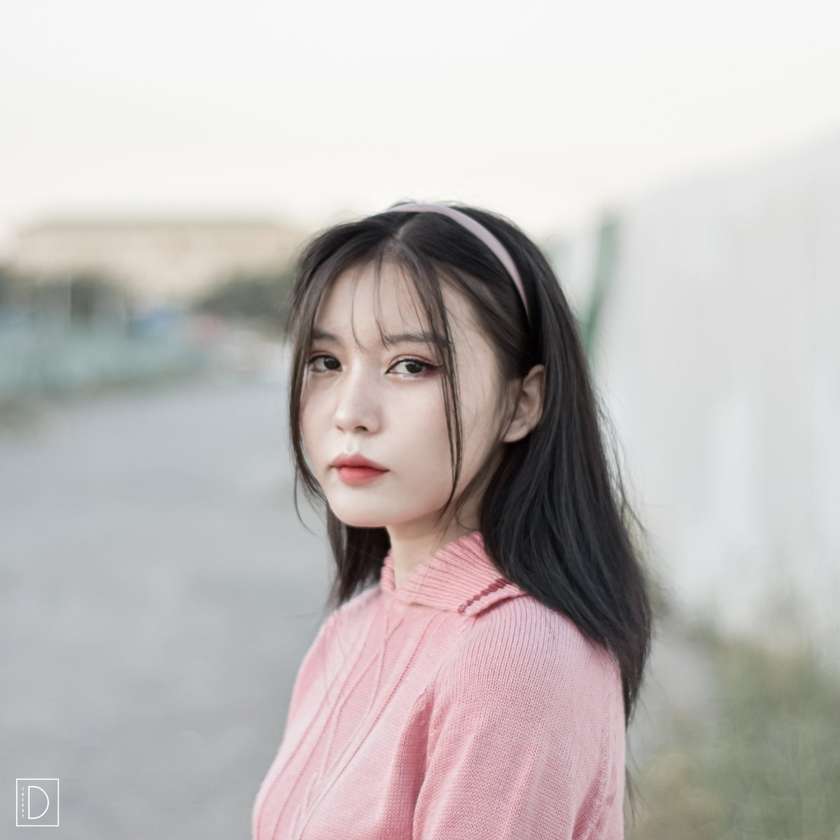 sthuhtet5's tweet photo. In frame - guu_gull

📸 - https://t.co/iCWKurd5eK

#portraitphotography #lightroom #ootd #ootdmyanmar #cute #Myanmar #Burma #asian #asiangirls #siimaginations #myanmargirls #mandalay #visual #portrait #naturallight #theguyĐ https://t.co/3E64KhOV7n