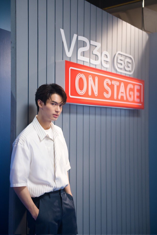WinmetawinO's tweet photo. หล่อมั้ยครับ 🥳💚
ถ้าหล่อขอทวิตนี้ 3 พันรีได้มั้ย 🥺🥺

#vivoV23e5GOnStage 
#คมชัดทุกโมเมนต์ที่เป็นคุณ https://t.co/bLw44XPaZx