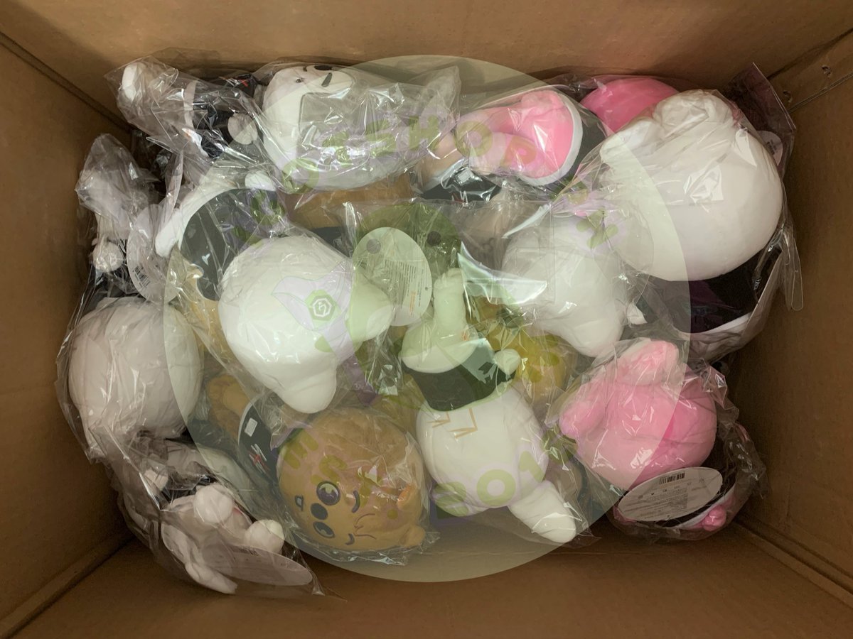 IGOTSHOP_PH's tweet photo. SKZOO Plushes have arrived at my PH address! Start of local shipment will be on Friday. Info regarding shipping will be sent via email starting tomorrow.

Thank you for waiting!~🙏🏻

#IGSPHGO
#IGSPHUpdate https://t.co/dK5CHAZJmz