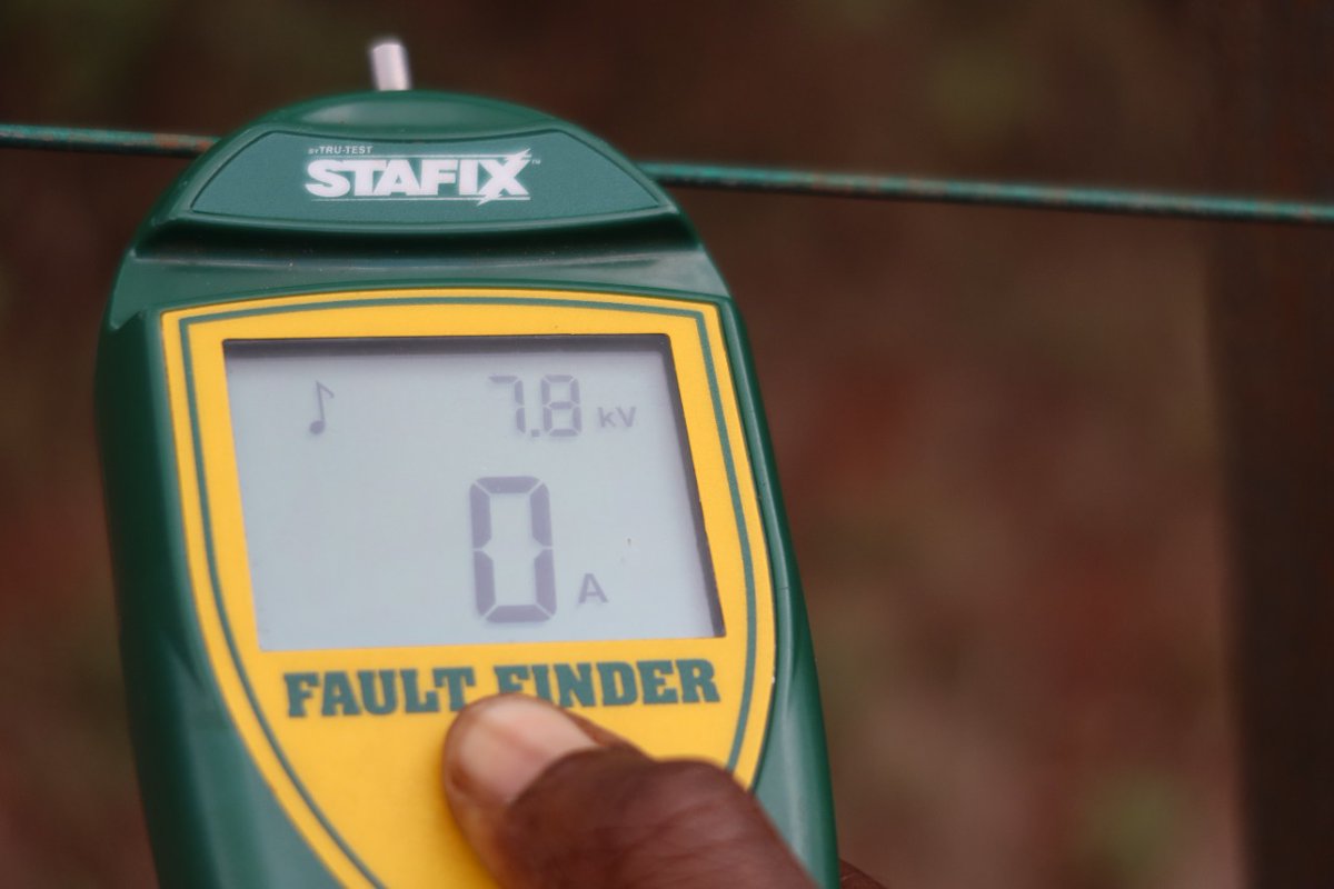RhinoArk's tweet image. The Rhino Ark fence maintenance team checking for breaches on the fences that protect 570,000 hectares of prime mountain forests that are Kenya&apos;s key rain catchment areas.

#RhinoArkConservation #fenceproject #RhinoArkFence #RhinoArkOperations #FencesForBetterlives