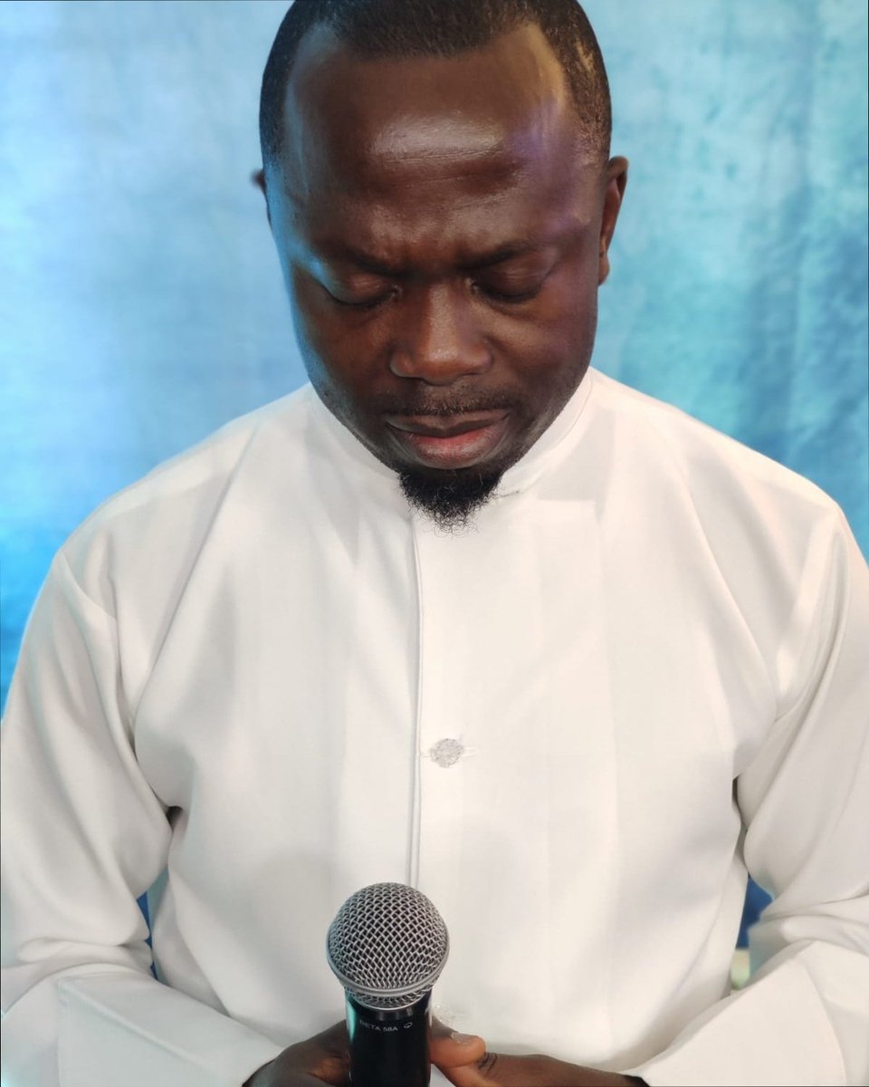 Favoursams's tweet photo. This week! I decree and declare that God will remove and destroy every visible and invisible barriers assigned to limit your divine purpose in life in Jesus matchless name.

May God's spirit lift you and your household up above every evil devices IJN. Enjoy your week in Christ. https://t.co/V39x6MPHGS