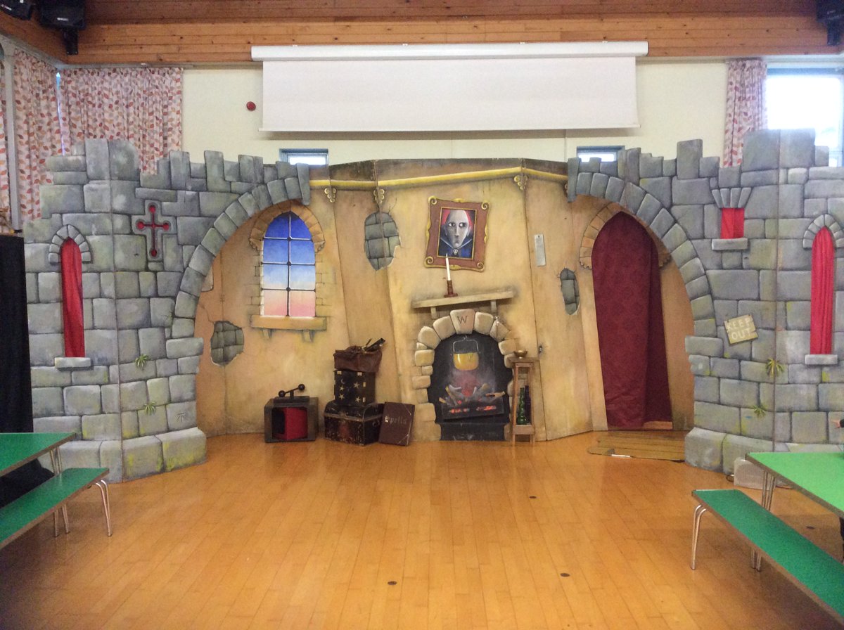 burlingtoninf's tweet photo. Such an exciting day in school today with the fabulous @MagicCarpetTheatre πͺπ #castlemagic #magictricks #spookyspells #liveperformance #storytelling #havingfun https://t.co/NHbYesu4nS