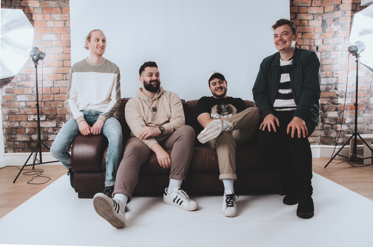 ICYMI Our second EP ‘Effortlessly Drowning’ is out now! Thank you to those of you who have shown it some love already, and if you haven’t had the chance to yet then feel free to click one of the links below 👀

SPOTIFY: open.spotify.com/album/7x2x8qZ9…
APPLE MUSIC: music.apple.com/gb/album/effor…