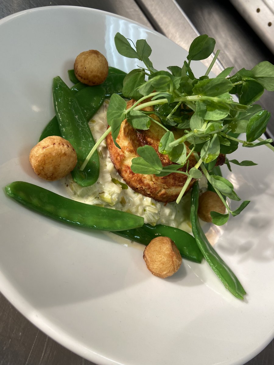 UHIPerth_'s tweet photo. #foodpics 🤩😋 Our HNC Professional Cookery &amp; HND Hospitality Management students executed a vibrant 70’s Revival Dinner! There was a real buzz in the restaurant!  

Watch this space for January 2022 booking dates... 🍽

#ThemedDinner #70s #HFT #GalleryRestaurant #thinkuhi #yum https://t.co/lGkIfJJMp4