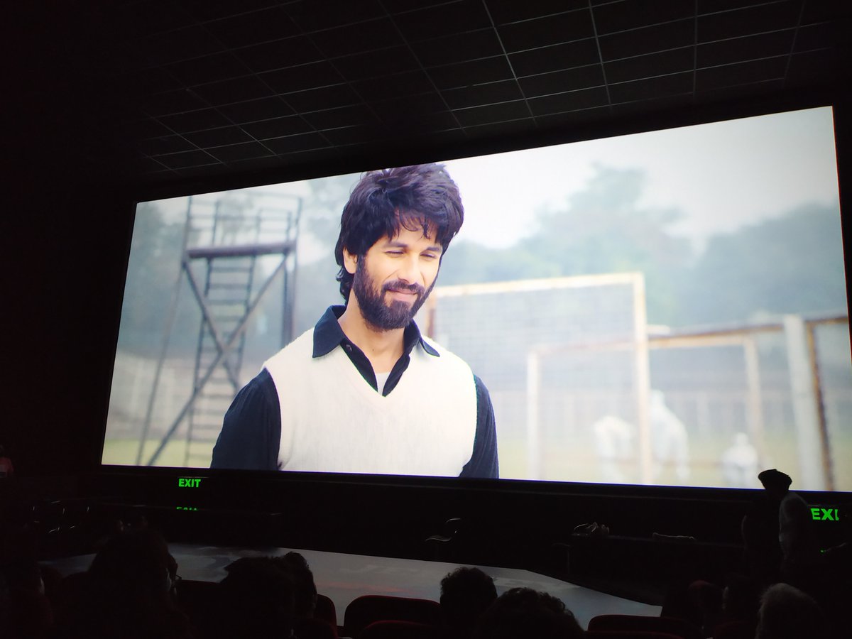 SAMTHEBESTEST_'s tweet photo. Saw #Jersey Trailer at launch event. 
Here are glimpses of #ShahidKapoor and #MrunalThakur from #JerseyTrailer https://t.co/oNRWHF0MdF
