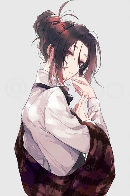 ぴかぴかの爪みせて 