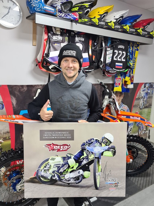 SpeedwayCanvas's tweet photo. Zbliżają się święta Bożego Narodzenia - szukacie prezentu dla bliskich? 
Żużlowe fotoobrazy, oparte na autorskich zdjęciach, ze sklepu Speedway Canvas będą idealnym prezentem dla fanów żużla.
W kolekcji - mistrzowie świata, Polski, Europy
Zapraszamy  - https://t.co/ZhwRvvBGKJ :-) https://t.co/Isx7fdjO1x
