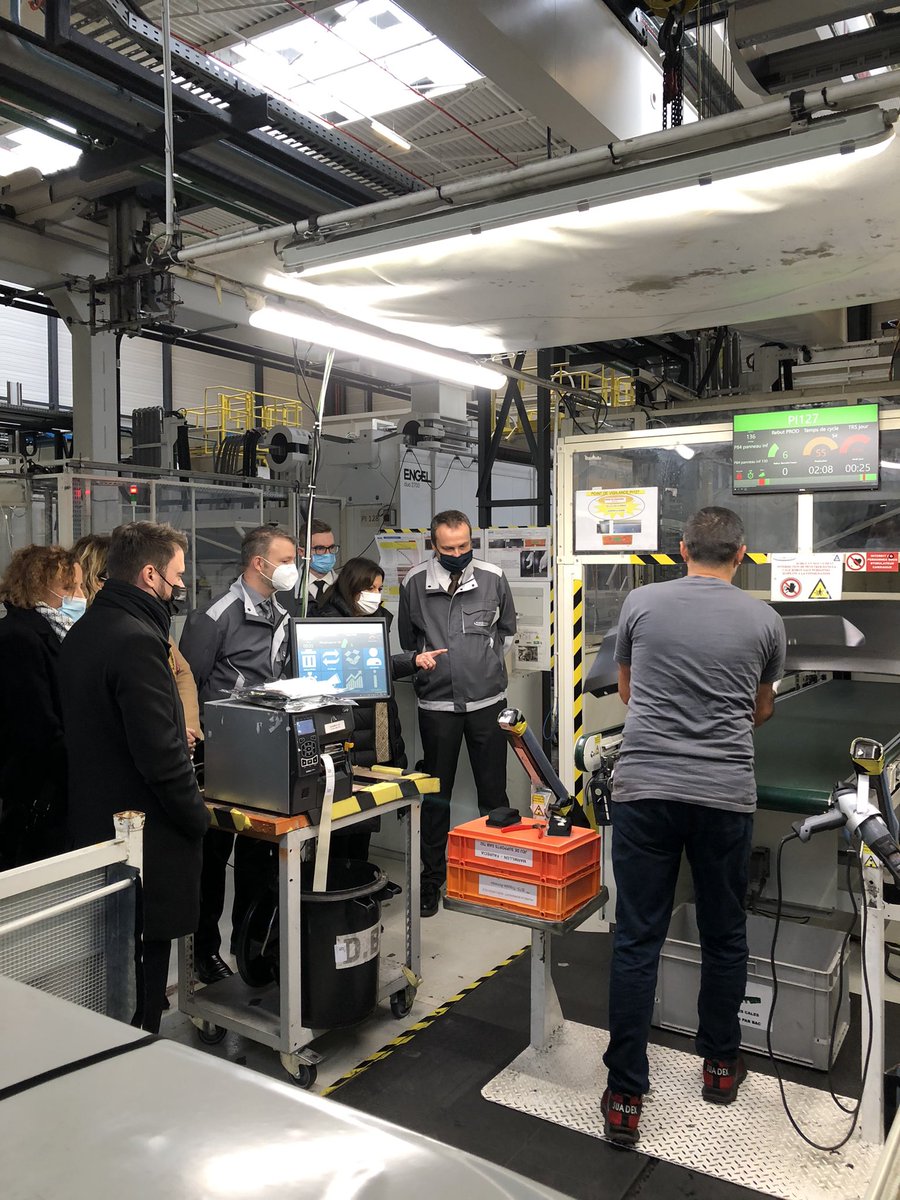 Anne_Hidalgo's tweet photo. À @Flex_N_Gate, équipementier automobile à Audincourt, en présence de @BourquinMartial, je rappelle que l’industrie doit être au cœur de notre économie. La priorité est de réindustrialiser le pays tout en décarbonant. https://t.co/9j3eLTNkhY