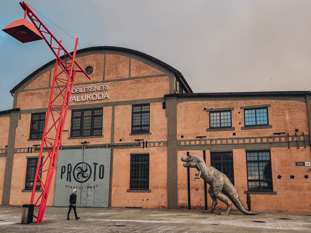 visitestonia's tweet photo. 🦖 A T. Rex has come to Tallinn. Standing proudly, the piece by Edith Karlson is meant to remind us that art has already been historically part of the urban environment.
#VisitEstonia #trex #dinosaur #VisitTallinn #Noblessner
📌 Noblessner
📷 @VisitTallinn https://t.co/xOvsw67pM9