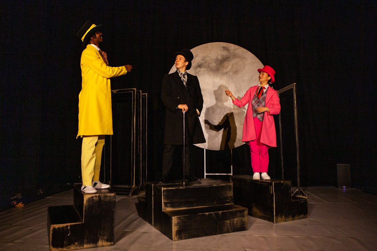 BryanstonSchool's tweet photo. Our D English classes enjoyed watching the London-based theatre troupe @CleverTheatre deliver a terrific performance of 'The Strange Case of Dr. Jekyll and Mr. Hyde'.

Click here for our pupil review of the performance: https://t.co/2cJ4nDnU9F @BryanstonEngli1 @BryanstonDrama https://t.co/5kycNJ4osP