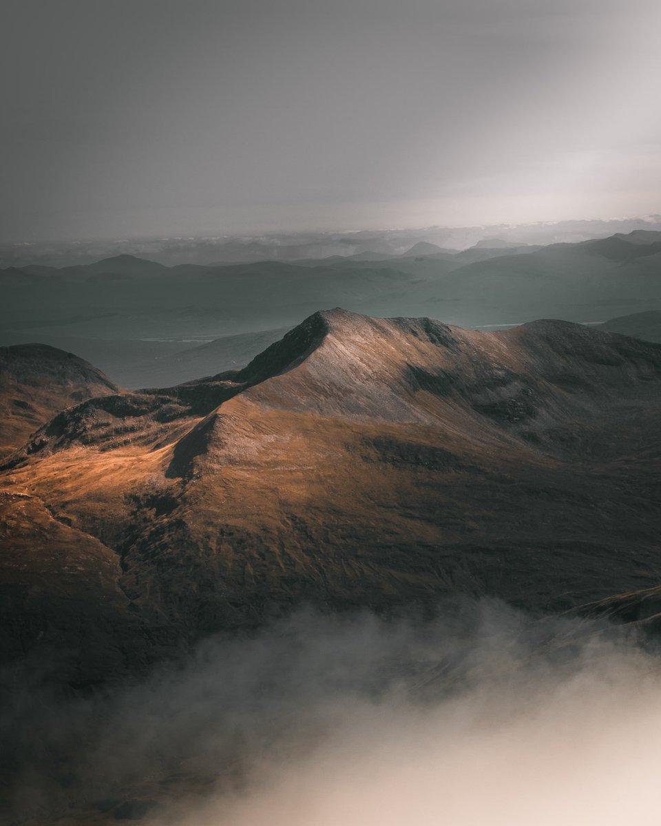 joc_creative's tweet photo. view from the Ben Nevis summit #scotland https://t.co/xkcm5fLSG6