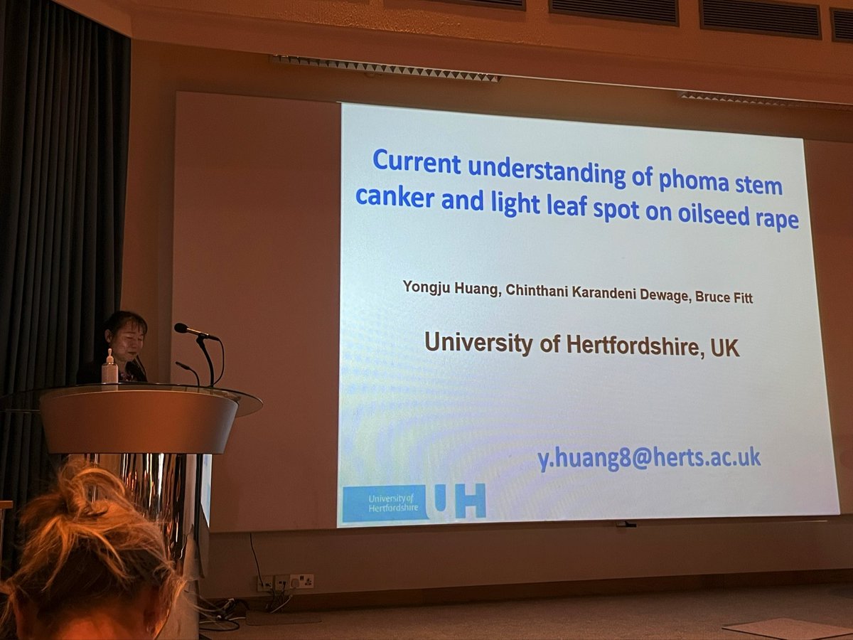 Yongju Huang from University of Hertfordshire has talked to us about the current understanding of phoma stem canker and light leaf spot on oilseed rape in the UK. Great progress! Thank you from protecting the rapeseed from these two diseases!