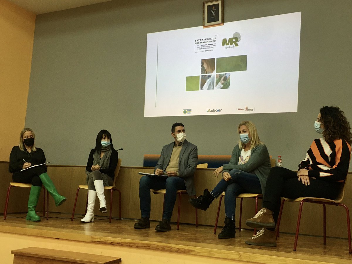 También escuchamos a nuestras alcaldesas #rurales, verdaderas promotoras de la mejora de la calidad de vida en nuestros pueblos #MujerRural <a href="/jcyl/">Junta de Castilla y León</a> <a href="/empresasempleo/">+Empresas +Empleo +Rural</a> <a href="/sodebur/">SODEBUR</a> #Diputaciondeburgos #LiderazgoFemenino