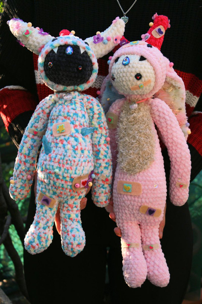 thekawaiiroar's tweet photo. are you looking for christmas gifts? shop from a small business this year!

available in three sizes, these dolls are decorated with beads, stones, crystals and thin felt, and they can be customized!

pattern of the bodies by @lalylaland and @AmigurumiToday

20% off everything ❤ https://t.co/MUzRSUvpc4