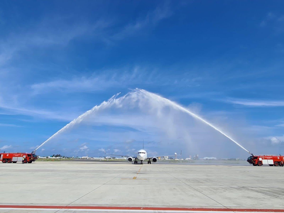 МИАТ өчигдөр Пукетэд, өнөөдөр Мальдивт анх удаагаа буулаа. 🛬

Нисэх буудлууд нь усан хөшиг татаж хүндэтгэлтэй угтаж авлаа.