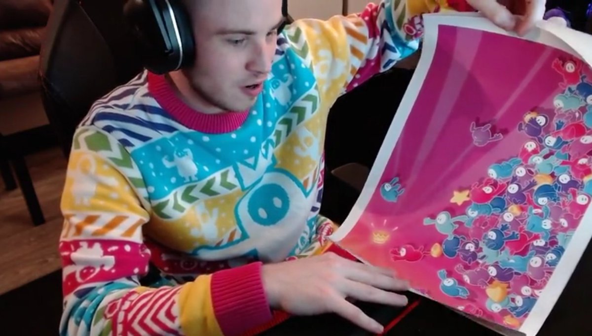 OneSpecialGame1's tweet photo. Loved watching @ReservedComic19 unbox their One Special Game poster inspired by @FallGuysGame and designed by @Okkle 🤩😶 Shipped all the way to the US! 

Thanks for the support and thank you to @Mediatonic for making this happen for @SpecialEffect 🧡

https://t.co/50UIGvwxm1 https://t.co/Yrb8e4KP1V