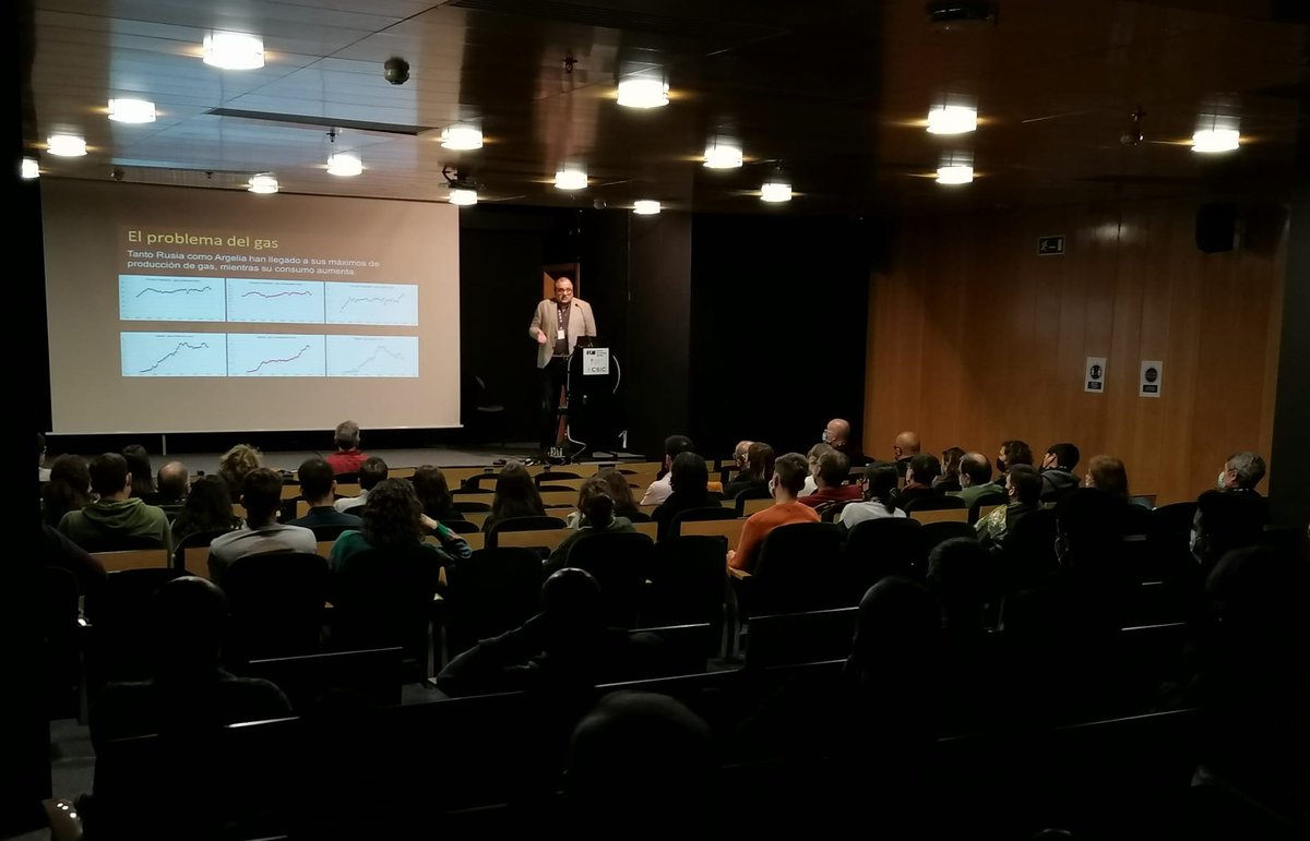 ICMCSIC's tweet image. 🗣️ Avui el nostre company @amturiel ens ha explicat com veu el futur de l'energia i per què els pròxims anys seran decisius. 

📺Recupera la xerrada aquí: youtube.com/watch?v=tkG4EX…