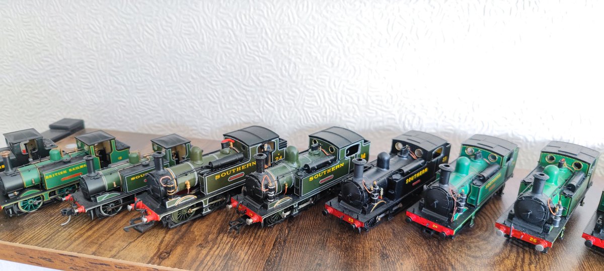 MattwicksBMR's tweet photo. Not quite sure how this got quite out of hand... @hornby @kernowmodelrail @SEFinecast @BachmannEurope
A few terriers and a few o2s...
#4mm #OO #Southern #Transitional #BritishRailways #EFE #IsleOfWight #IOW #ModelRailway #KitBuilt #custom #KernowModelCenter #Calbourne #Chale https://t.co/Q9IFJpin2f