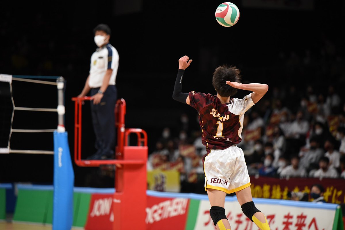 anzu_bar_vb's tweet photo. トスがたくさん集まって、精神的にはもちろんだろうけどプレーで魅せて、引っ張ってくれるタイプのキャプテンさんだなーと。すっごくかっこよかった。春高でのご活躍も楽しみ！
 #星城  #春高バレー  #安達希音 選手 https://t.co/CqLAYWfhdT