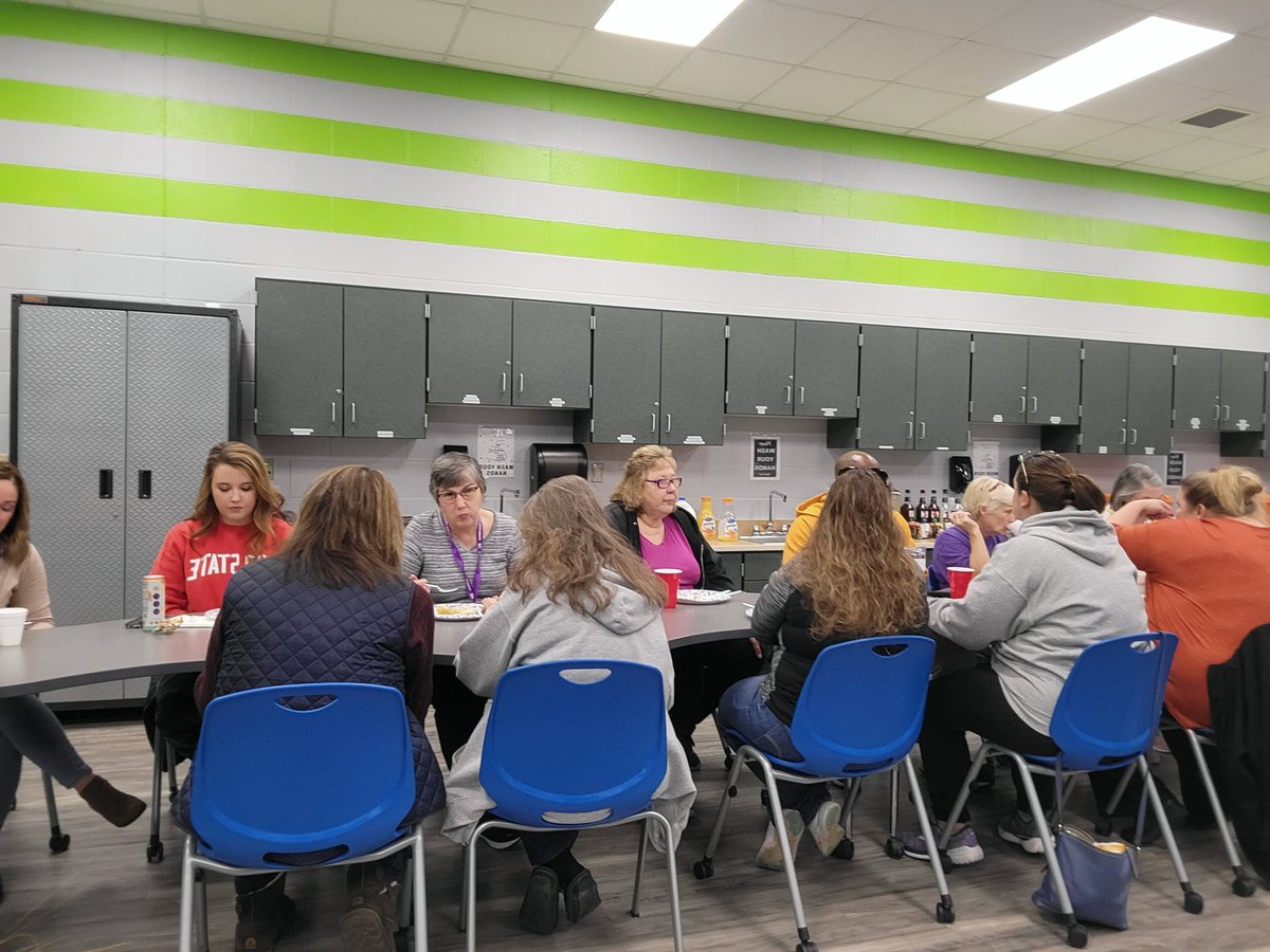 Int_Innovators's tweet photo. Thank you @Central_MCSD peeps who put together this wonderful Friendsgiving breakfast! What a wonderful way to start the day! ❤❤❤❤❤❤#MiddieRising #Friendsgiving2021 https://t.co/qUtlPW0DS2