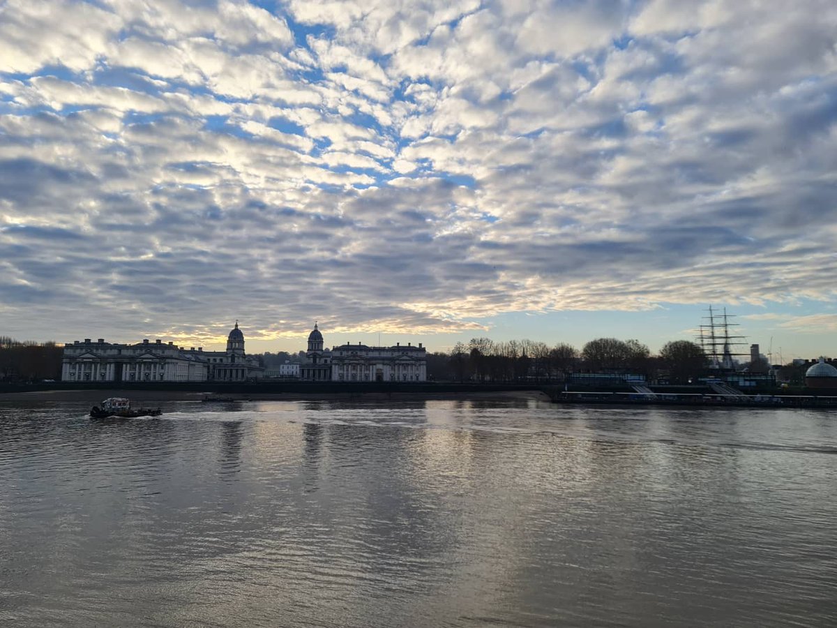 MichaelSnasdell's tweet photo. Ten of the best shots from this mornings freezing cold ride. Out the long way to Greenwich, through the foot tunnel, and exploring the other side. Lovely low sun making for some dramatic pics. #tenofthebest #London #londonstreets #mothernature
https://t.co/WW0jiU1h4Z https://t.co/WADSwpMyvW