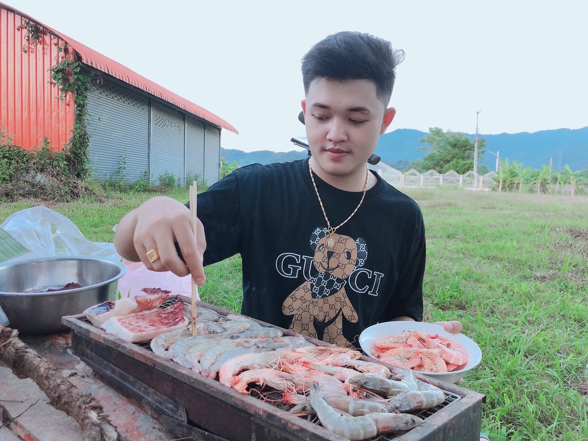 VDaivilaiyoi's tweet photo. ມາໃນລຸກພໍຄ້າຂ່າຍປີ້ງກຸ້ງ🤣🤣 https://t.co/KYHUdyewLt