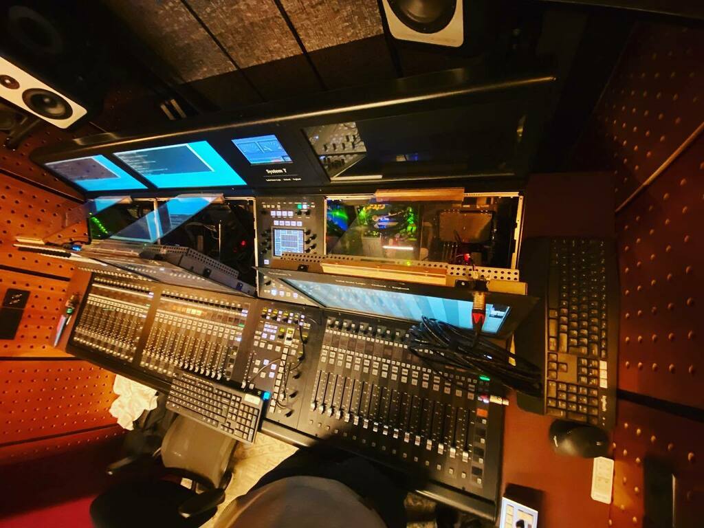 spiritlandprod's tweet image. Upgrade day… when the script trays from @madeupltd are just what you need to access the console computers. 
.
#solidstatelogic #systemt #dante #outsidebroadcast #obtruck #networkaudio #aoip #upgrade instagr.am/p/CWngKcAsU10/