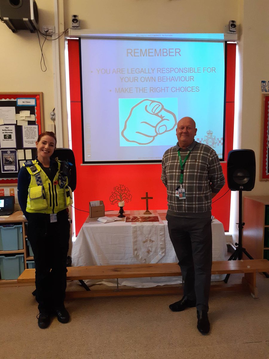 Humberbeat_ERYW's tweet photo. #Eastcowick
Wonderful morning at #Eastcowickprimary school speaking to the pupils about #asb with #Leefuller from #ERYC. Question of the morning " if the queen committed an offence could she be arrested? " That's a new one!
#Goolecommunities https://t.co/7Bs3xwCxIc
