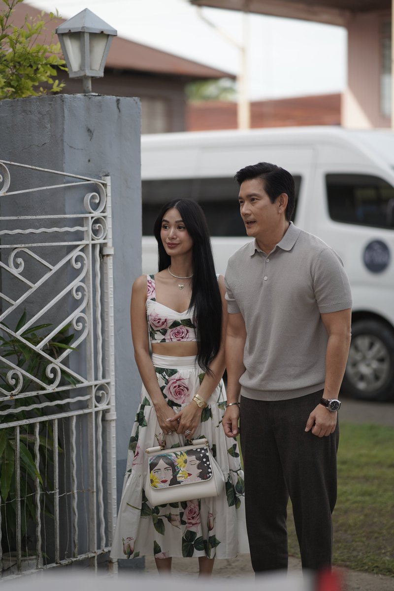 GMADrama's tweet photo. RT if you're Team Tonito! 

P.S. We love the bag, Celeste! @heart021485 
#ILMHISCelesteIsTrending https://t.co/IcfuZUAYw1