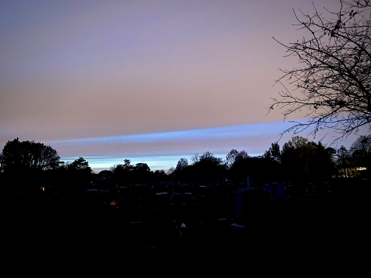 JimHavard's tweet photo. Last night. Sometimes the best colors show up at late dusk #latedusk @capitalweather @StormHour https://t.co/hcPZ3KRm6J