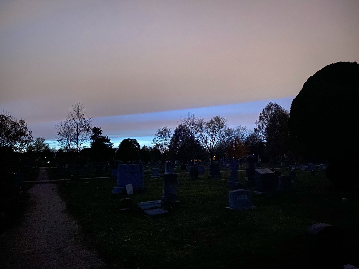 JimHavard's tweet photo. Last night. Sometimes the best colors show up at late dusk #latedusk @capitalweather @StormHour https://t.co/hcPZ3KRm6J