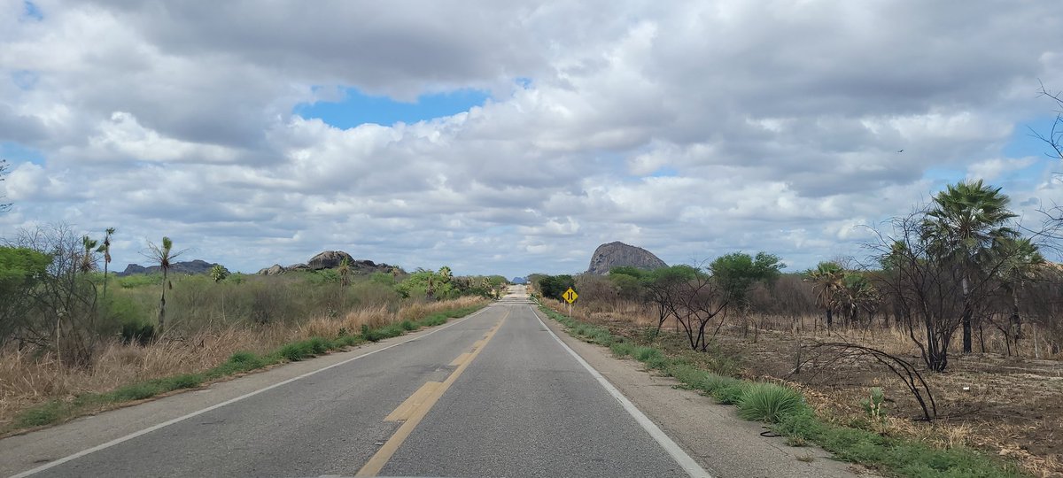 Samiramisthais's tweet photo. Monolitos a vista! Chegamos em Quixadá! @funceme
#funceme https://t.co/IWnvWRsGzc