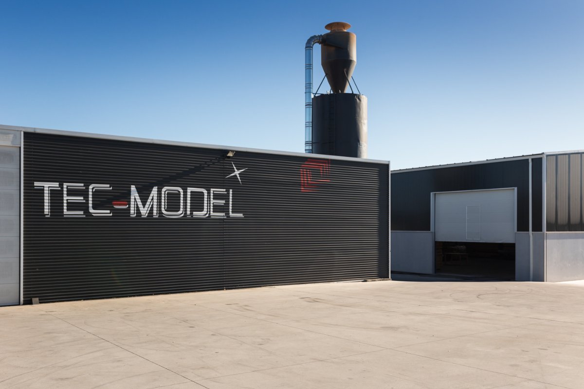 GaliciaCalidade's tweet image. 📦🎄Visitamos a carpintería #TECMODEL na Estrada, a empresa que fabrica as nosas #CaixasdoNadal, xunto ao director xeral de Comercio e Consumo, #ManuelHeredia, para coñecer os deseños de #piñeiro que crea David Rosende Fuentes. Máis información  👉mtr.cool/exoncnmkal