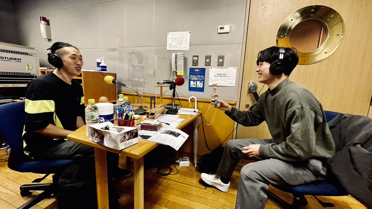 hyuga_kendama's tweet photo. 今夜23:30〜放送「E★K radio〜SHUのLoop The Loop」にイージーがお邪魔しました！@shutakada_yoyoさんとのパフォーマートークを是非🙌🏻

#けん玉 #パフォーマー #プロフェッショナル #kendama #performer #EKradio #SHUTAKADA https://t.co/unps49ZjzO