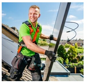 DuurzaamActueel's tweet photo. Nederland laten profiteren van de #schoonste en goedkoopste #energie die er is: dat is de missie van @Zonneplan . Zonneplan onderscheidt zich door een sterke focus op technologie. Kijk op de site >> https://t.co/4lpH80kcOq https://t.co/vx80Efc1ua
