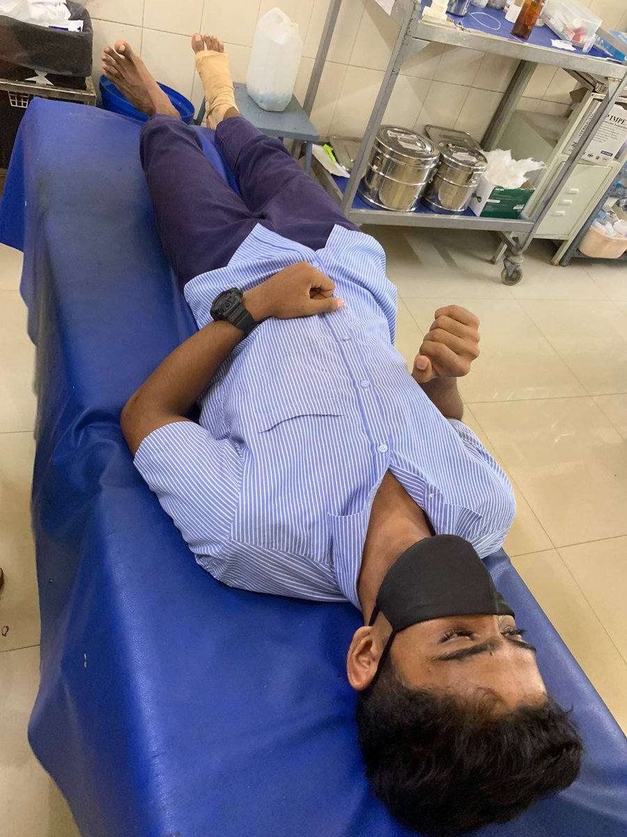 Mueen_mgd's tweet photo. ಪುತ್ತೂರು ಕಾಲೇಜು ವಿದ್ಯಾರ್ಥಿ ಮೇಲೆ ಹಲ್ಲೆ ಪ್ರಕರಣ : ಕ್ಯಾಂಪಸ್ ಫ್ರಂಟ್ ನಿಂದ ಪುತ್ತೂರು ಗಾಂಧಿ ಕಟ್ಟೆ ಬಳಿ ದಿಢೀರ್ ಪ್ರತಿಭಟನೆ

ಪೊಲೀಸರೊಂದಿಗೆ ಮಾತಿನ‌ ಚಕಮಕಿ
ಆರೋಪಿಗಳ ಶೀಘ್ರ ಬಂಧನಕ್ಕೆ ಆಗ್ರಹ
#StudentsNotSafeInKarnataka https://t.co/So8dNe6DeU