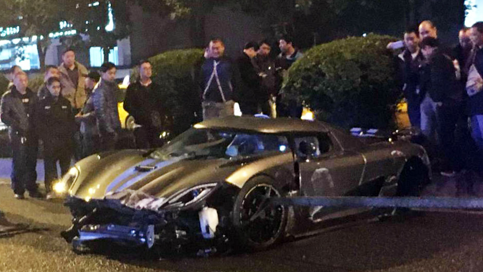 Timelessscars's tweet photo. Pics of the crash btw https://t.co/Xh4WgJXKHk