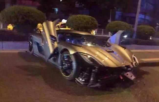 Timelessscars's tweet photo. Pics of the crash btw https://t.co/Xh4WgJXKHk