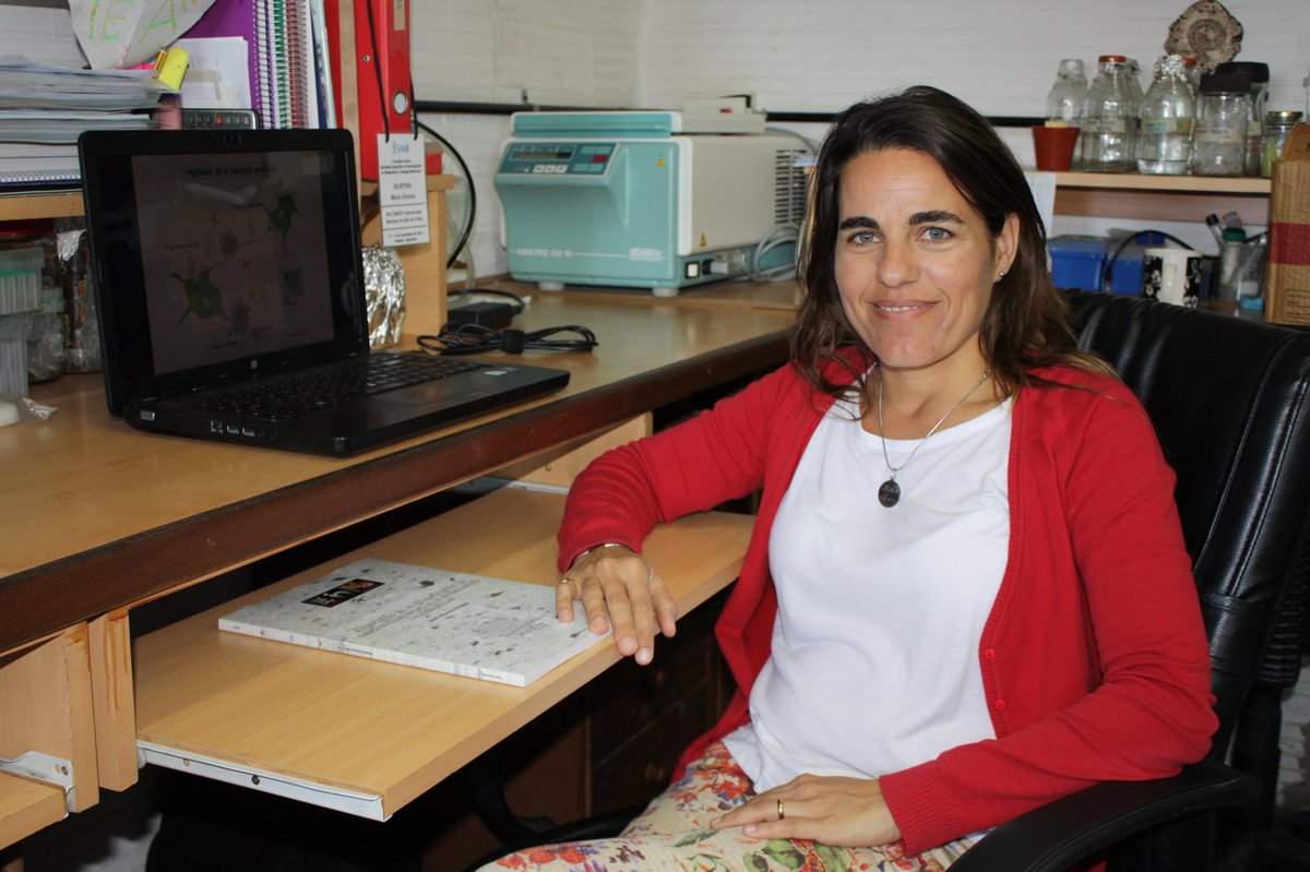 Ximena Silveyra es doctora en Ciencias Biológicas e investigadora del CONICET en el Instituto de Investigaciones Biológicas (IIB), dependiente del CONICET y la Universidad Nacional de Mar del Plata. Estudia el efecto protector de neuronas de moléculas presentes en la papa.