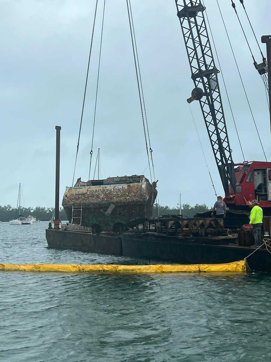 MPDMarinePatrol's tweet photo. @MPDMarinePatrol was successful on the removal of two more Derelict vessels located in Miami Marine Stadium. 🛥 🏗 🗑 @CityofMiami @MiamiPD @MoralesMiamiPD @TCarrollMPD @MajorFrankF @AlexValdes22 @MPDMarinePatrol #KeepBiscayneBeautiful 🌊 https://t.co/FqZxgB2uGn